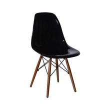 22400.1.cadeira-eames-preta-policarbonato-base-marrom-diagonal