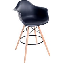 banqueta-alta-em-madeira-e-pp-eames-arm-preta-com-braco-a-EC000023717